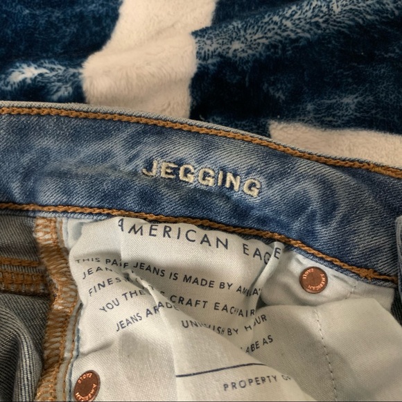 AEO🦅 Distressed Light Wash Jegging - Picture 5 of 5